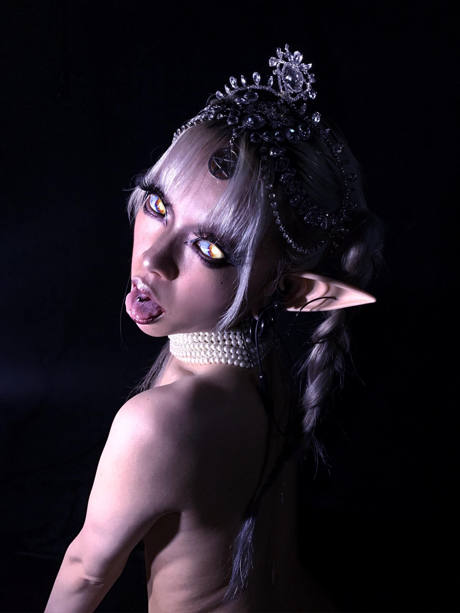 Hirari = Goth/Cosplayer