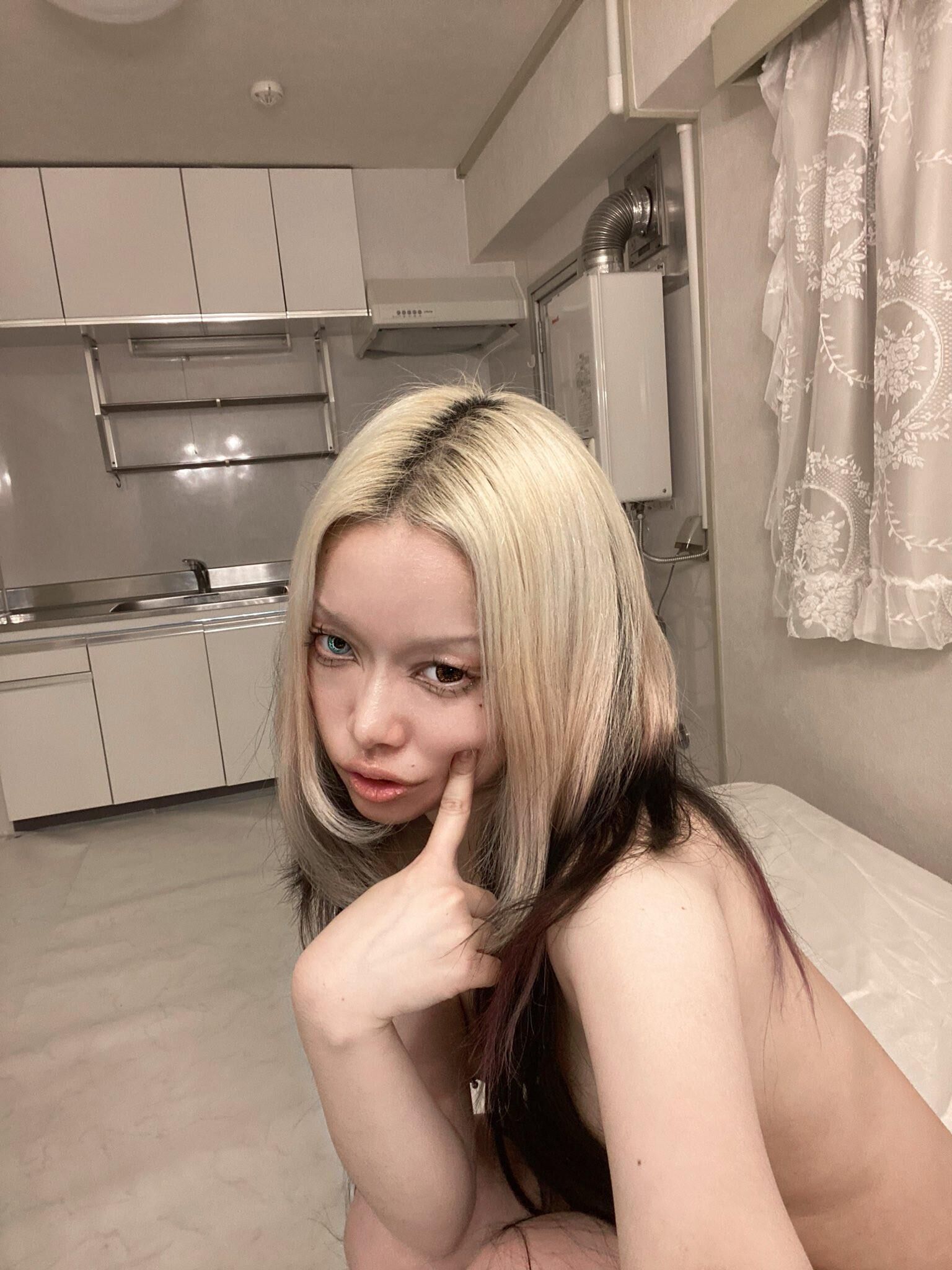 Hirari = Goth/Cosplayer