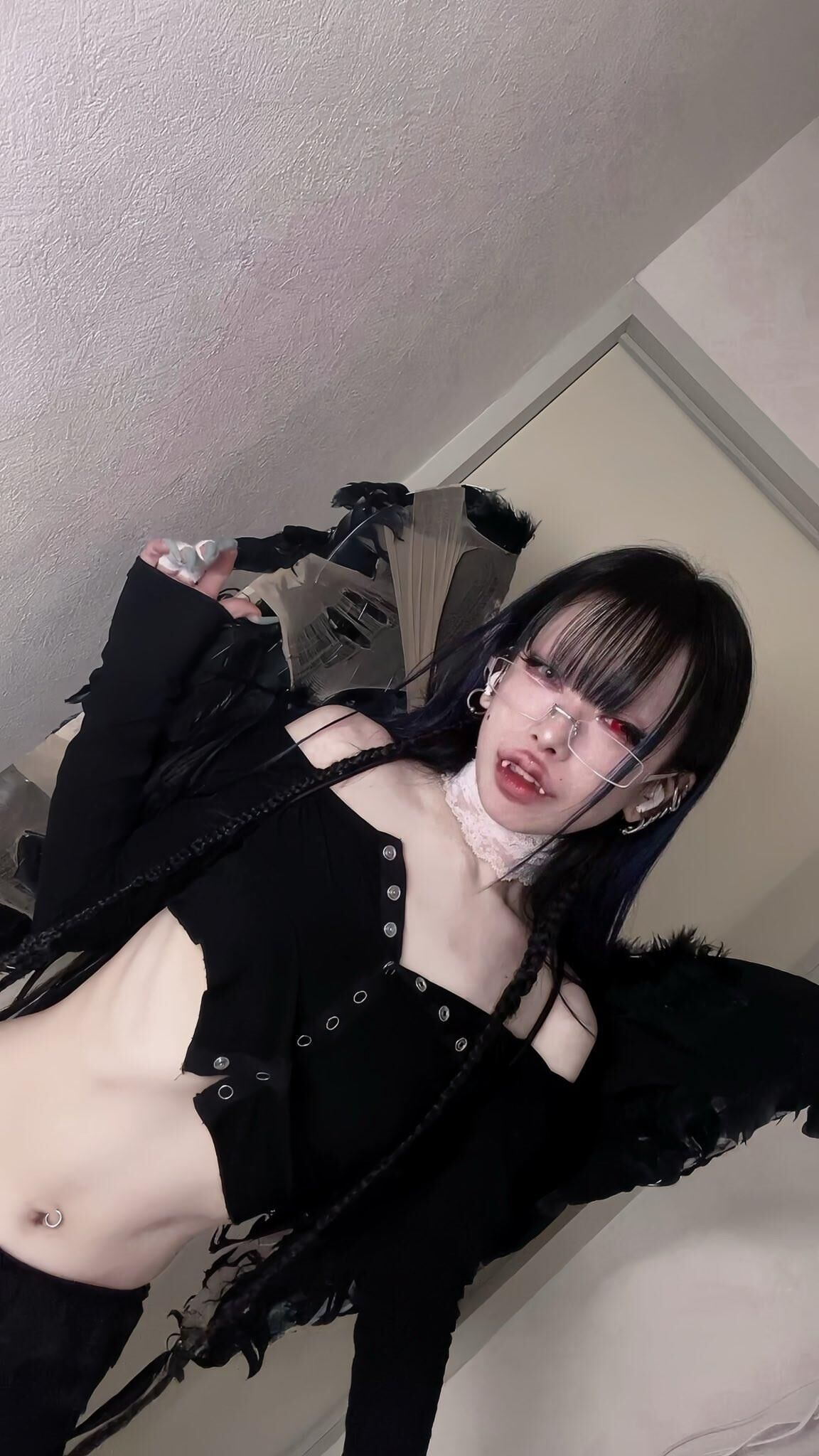Hirari = Goth/Cosplayer