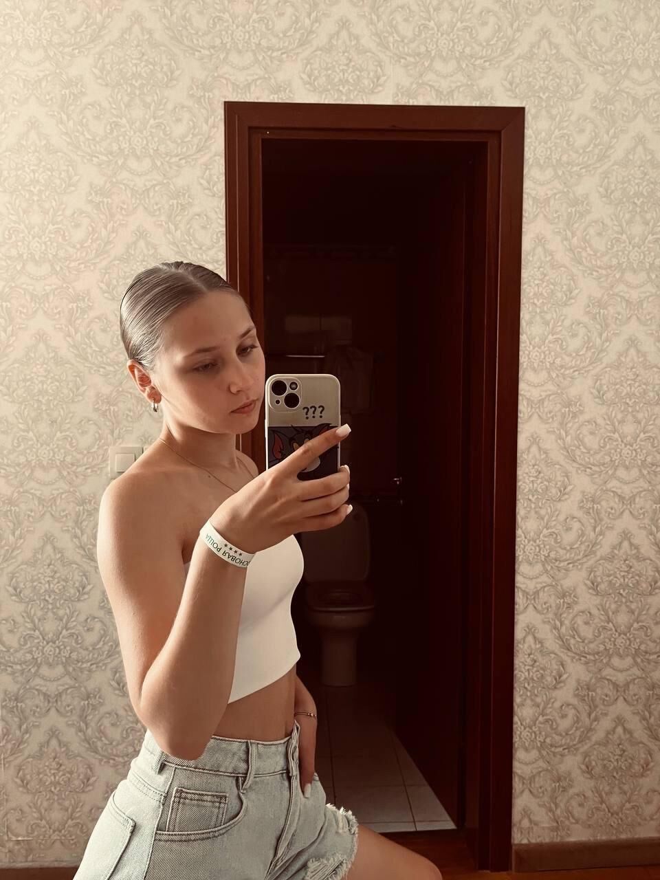 Не обнаженные дочери смешаны