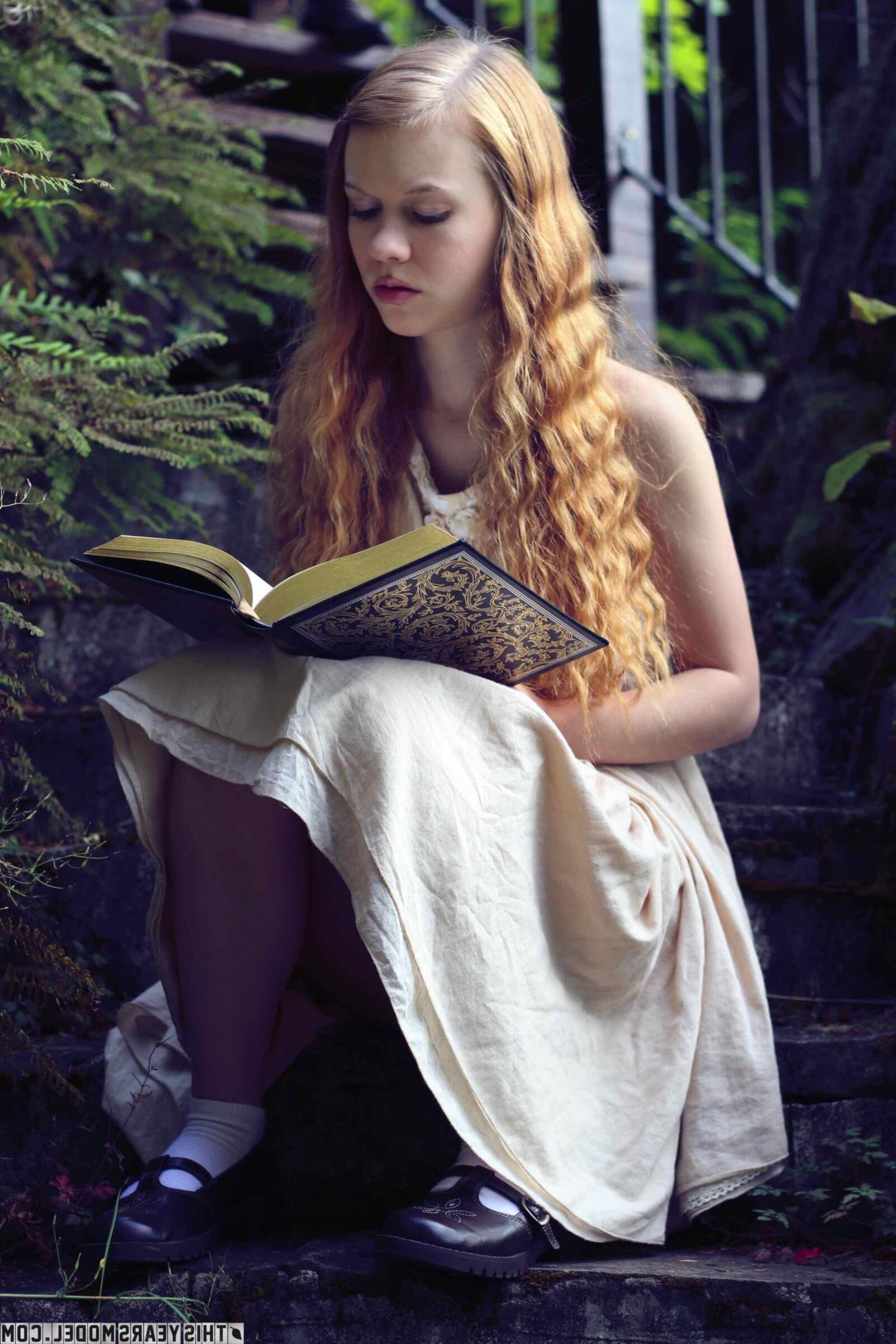 Thisyearsmodel dolly poca lectura su libro