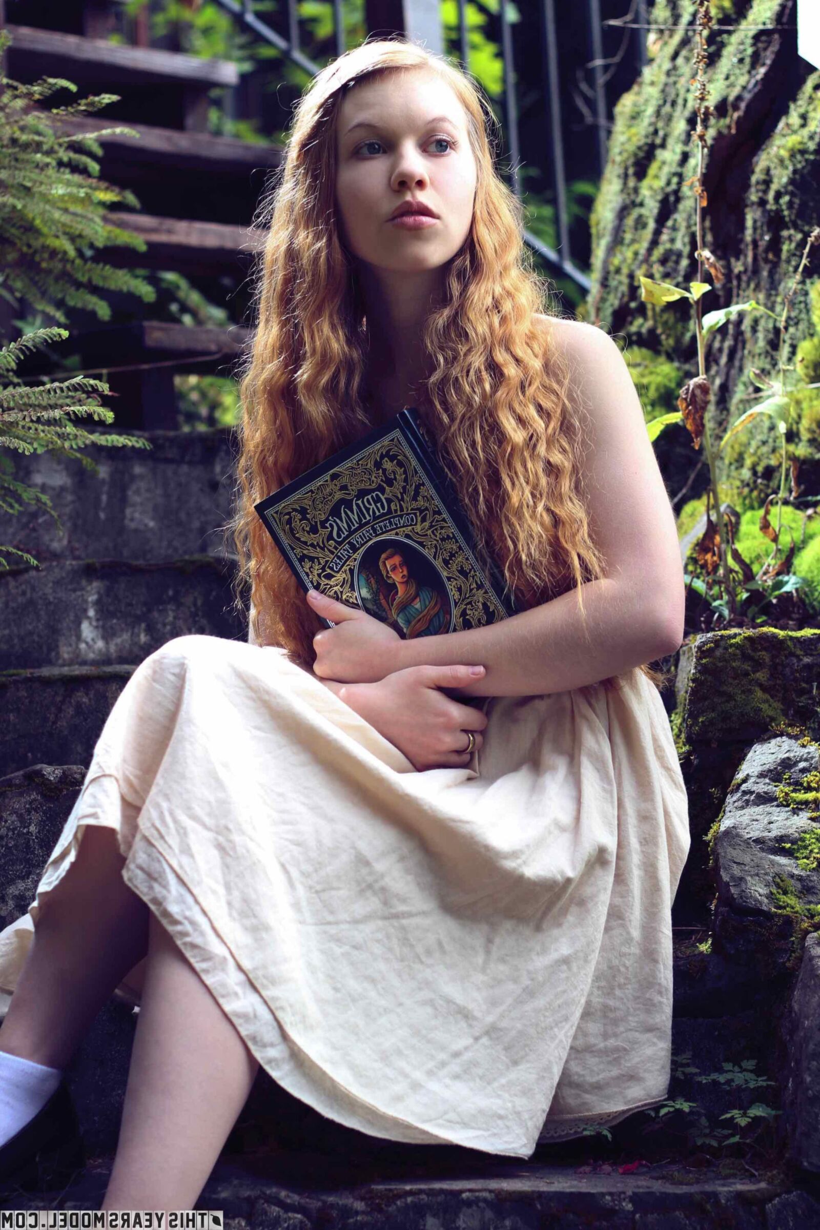 Thisyearsmodel dolly poca lectura su libro