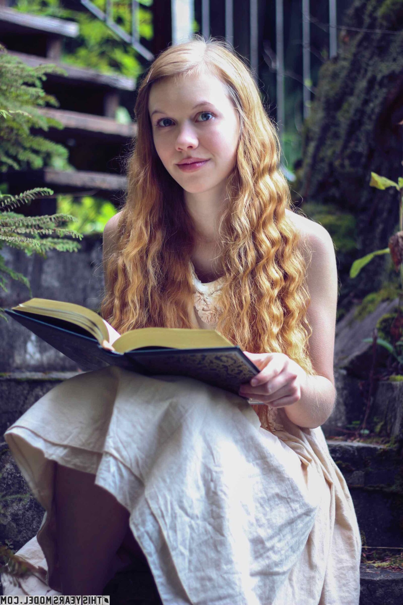 Thisyearsmodel dolly poca lectura su libro