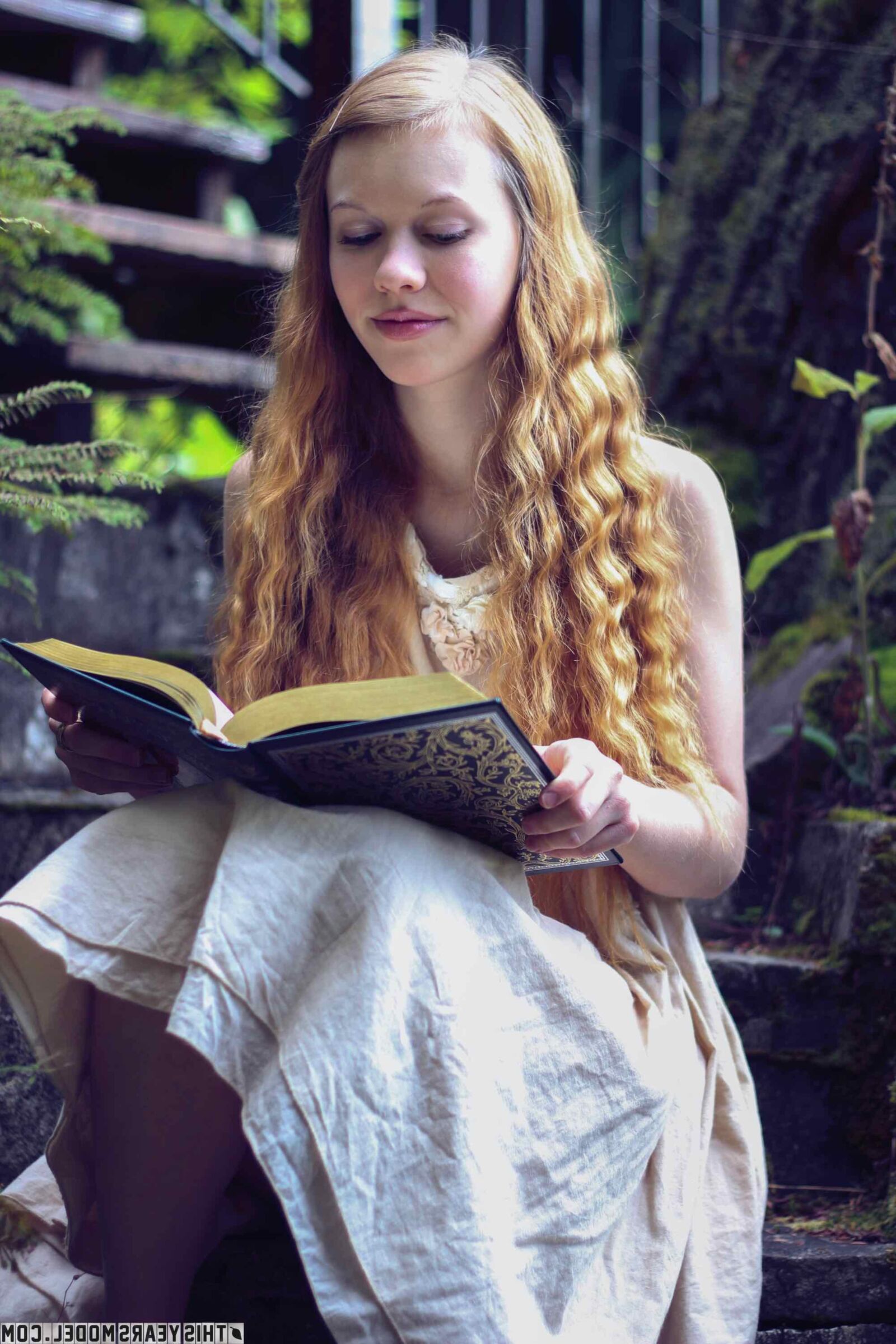 Thisyearsmodel dolly poca lectura su libro