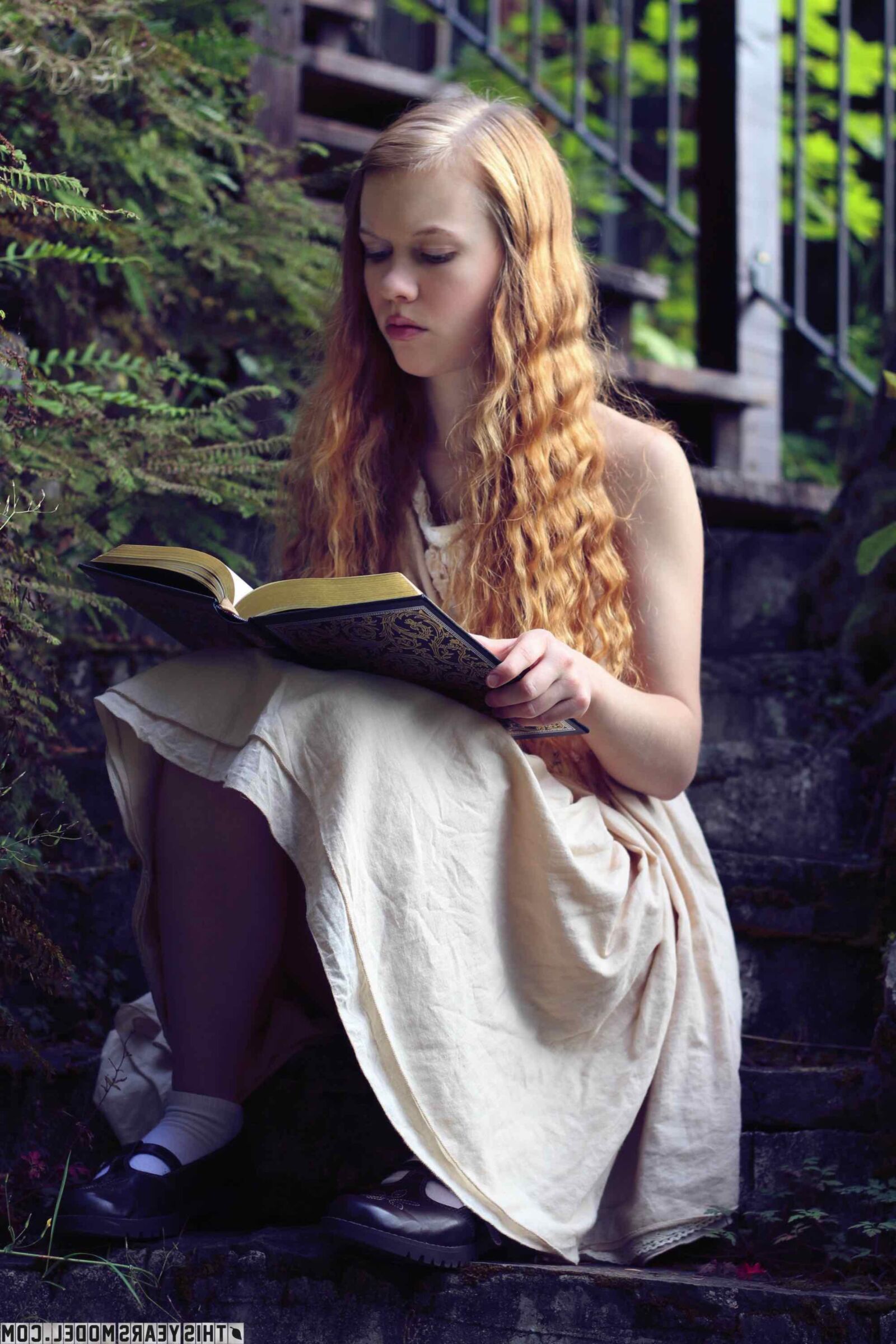 Thisyearsmodel dolly poca lectura su libro
