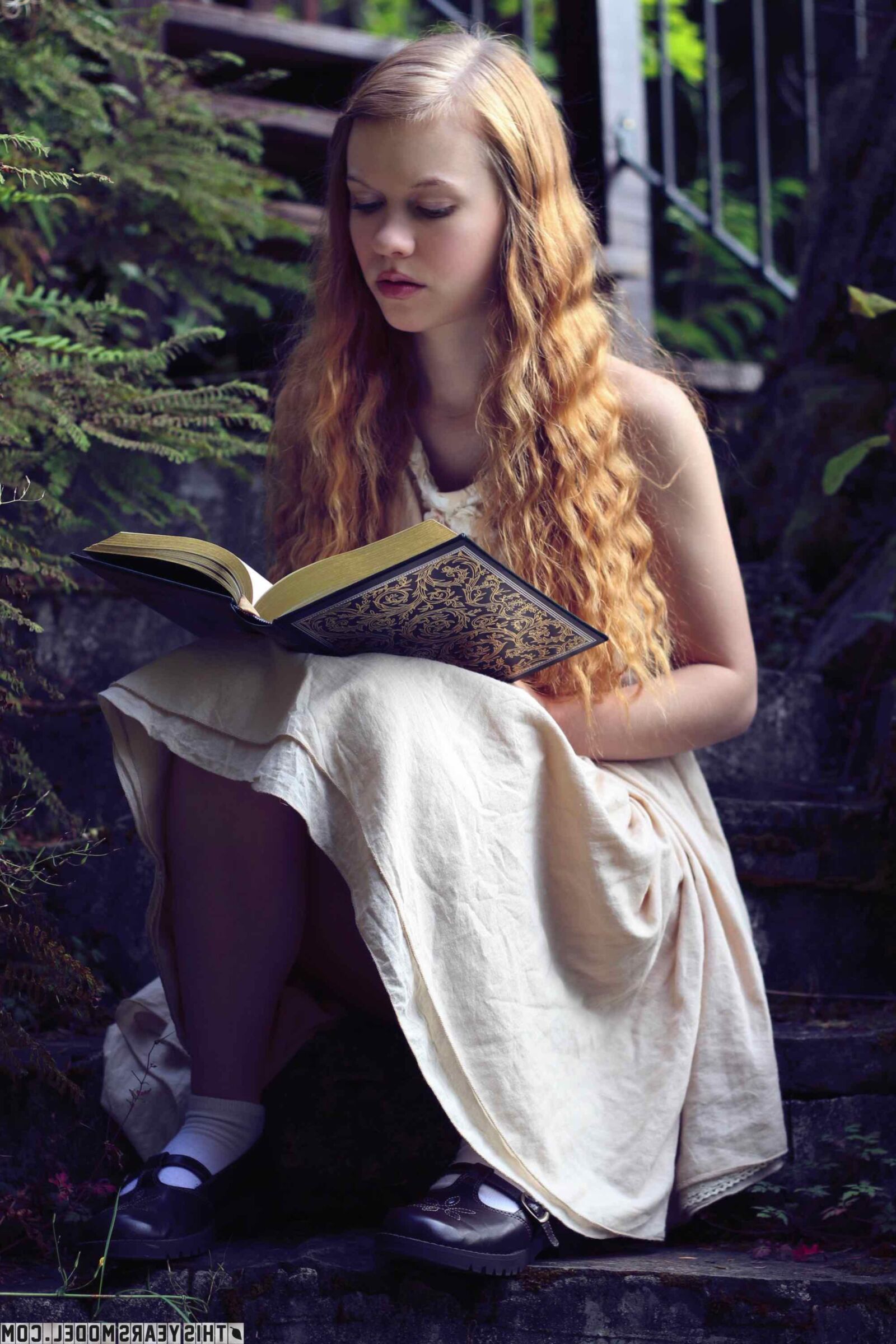 Thisyearsmodel dolly poca lectura su libro