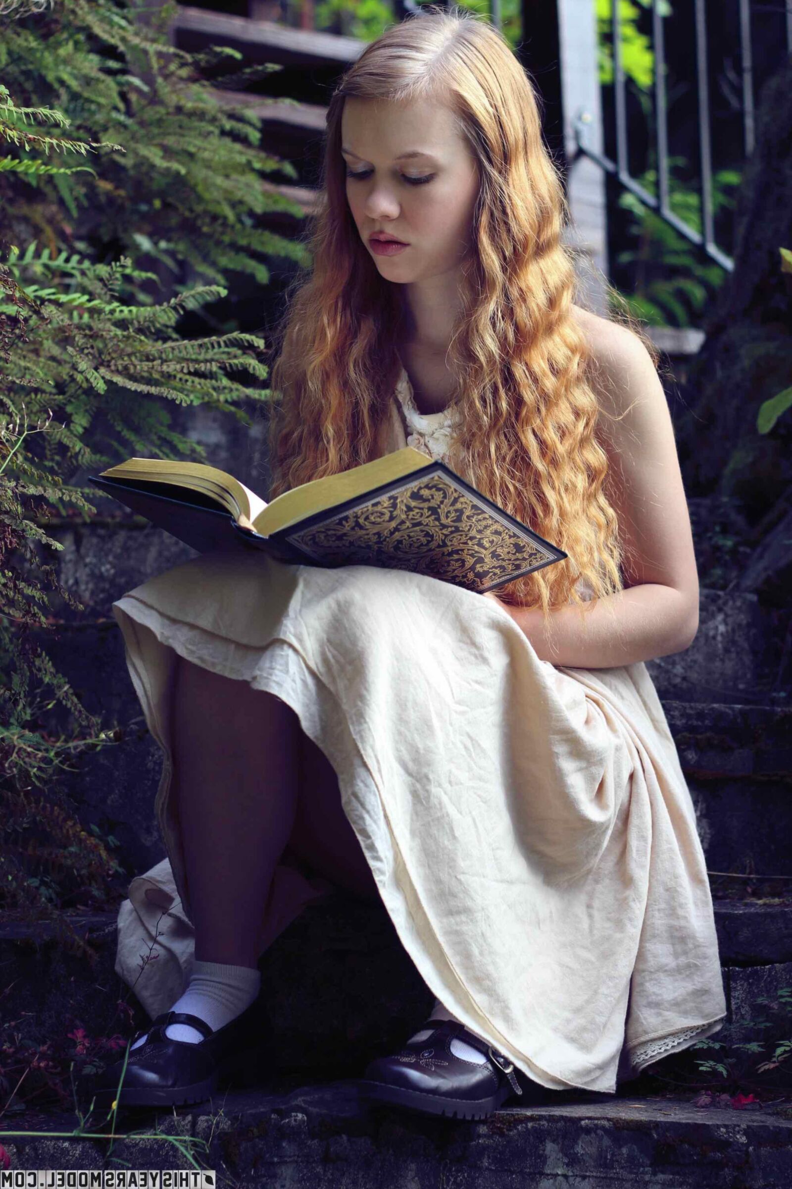 Thisyearsmodel dolly poca lectura su libro