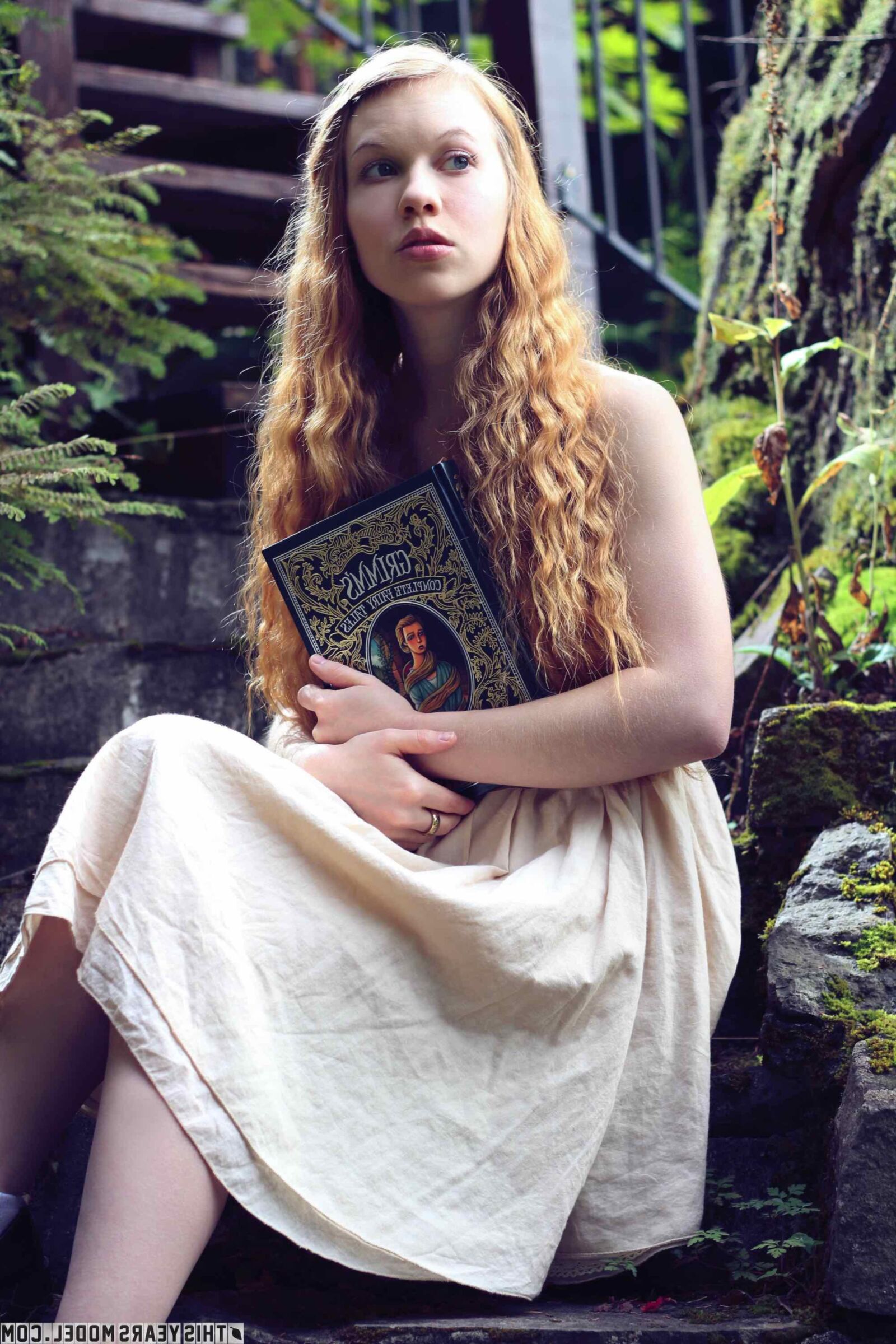 Thisyearsmodel dolly poca lectura su libro