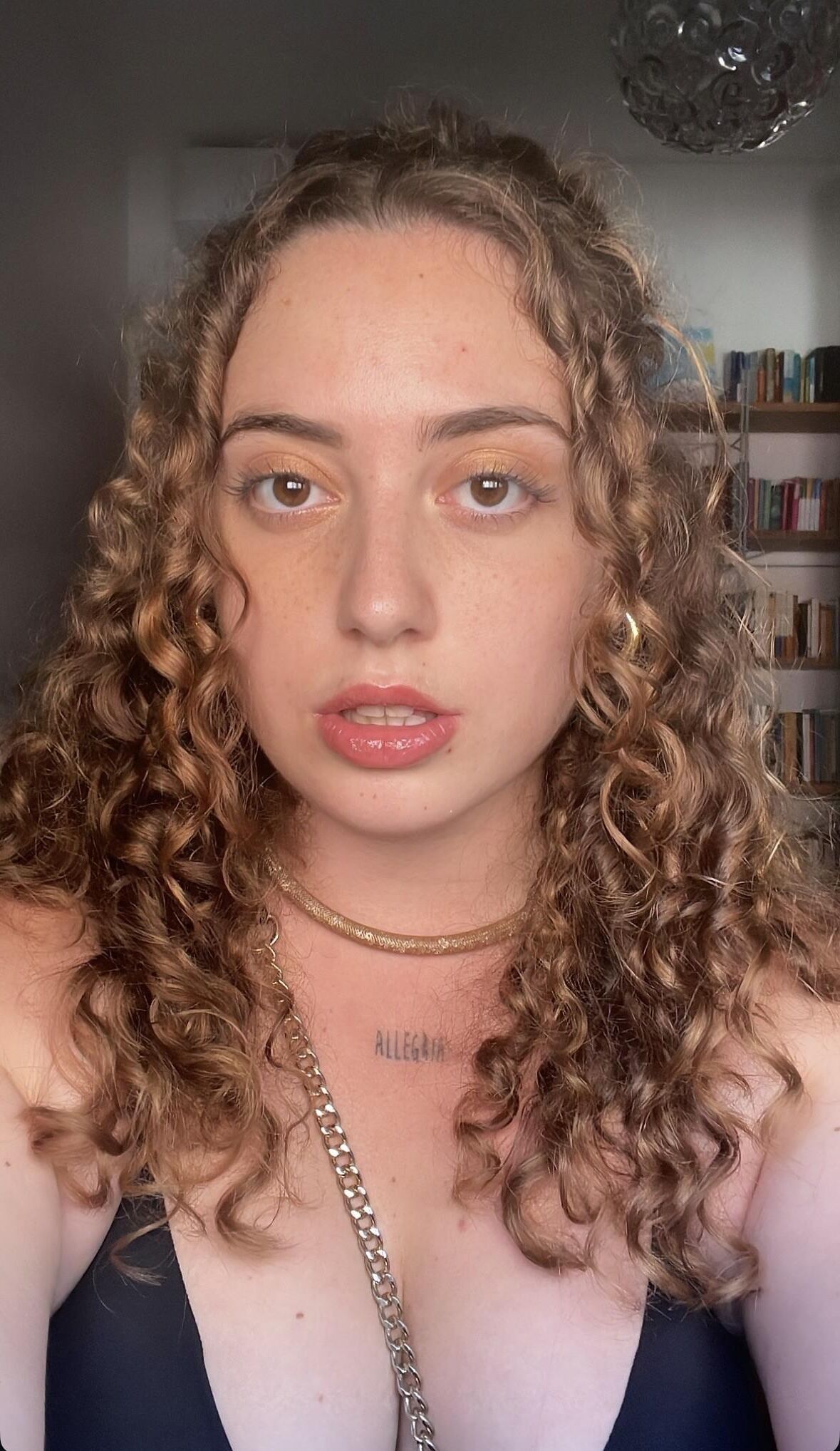 Elisabetta Very Sexy Italian BBW Girl with Curly Hair and Big Bu