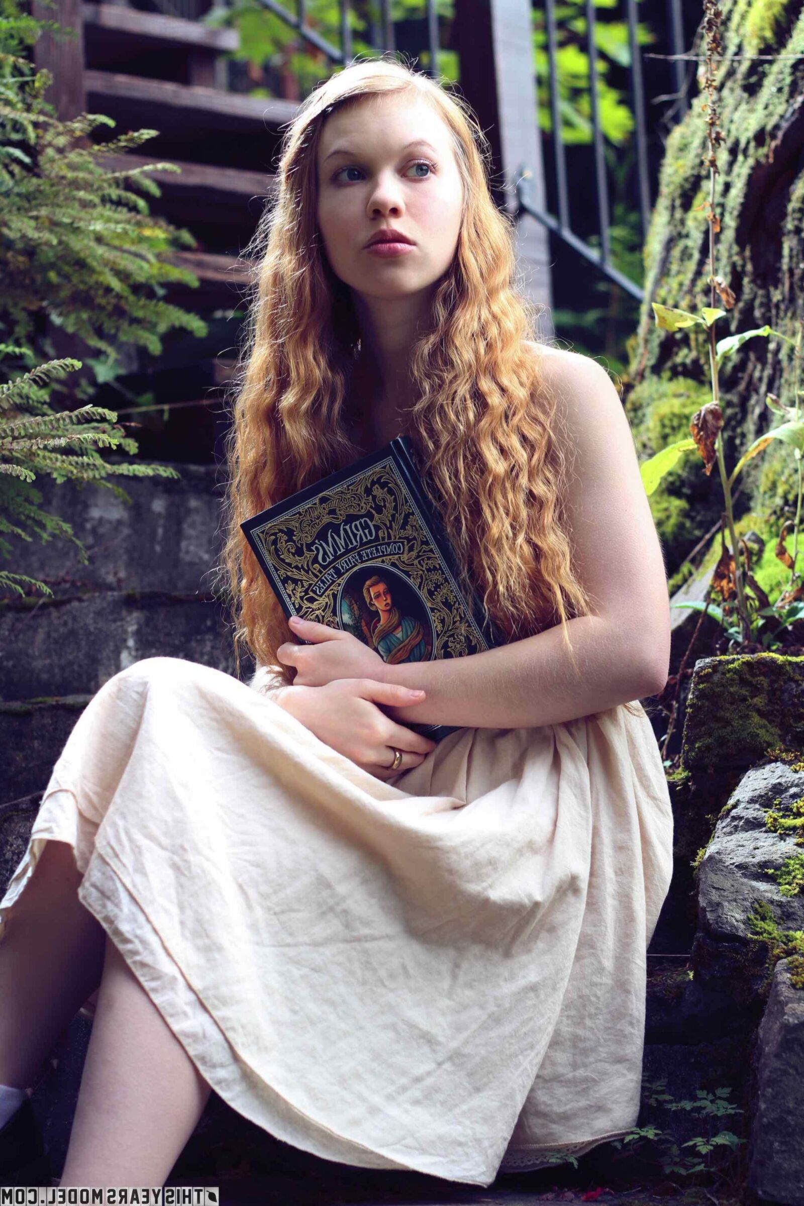 Thisyearsmodel dolly poca lectura su libro