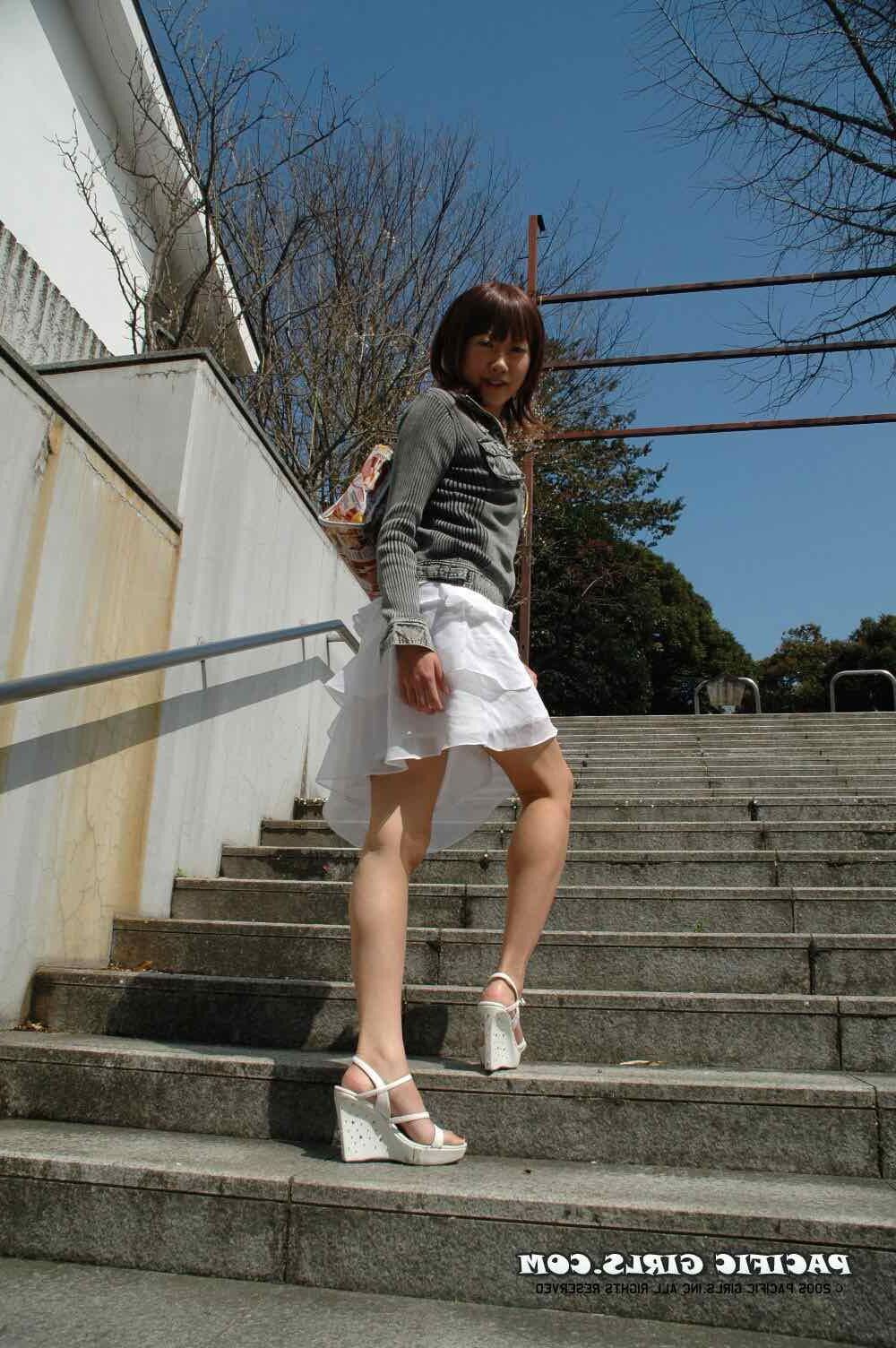 Pacificgirls Madoka depois de fazer compras