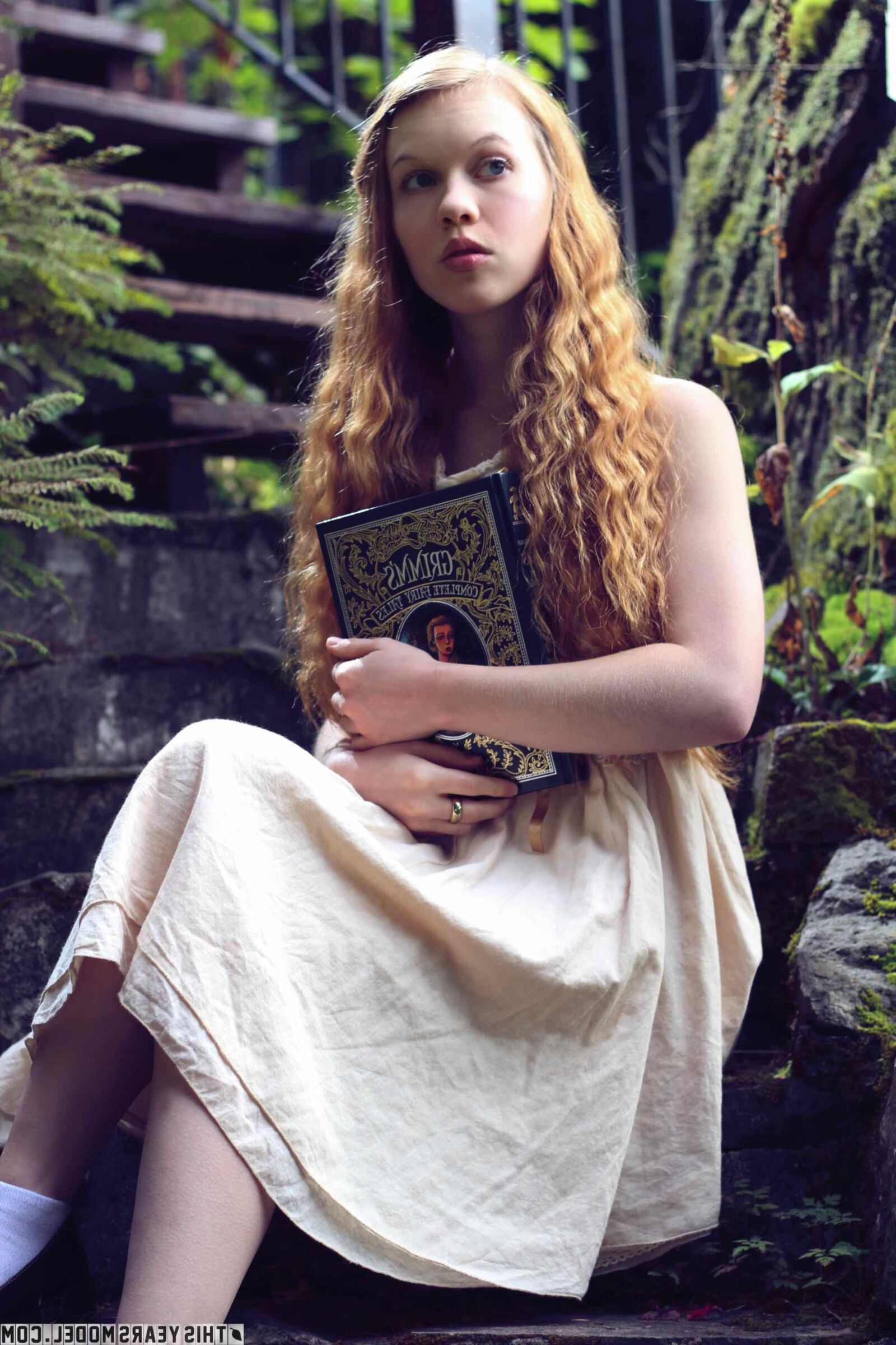 Thisyearsmodel dolly poca lectura su libro