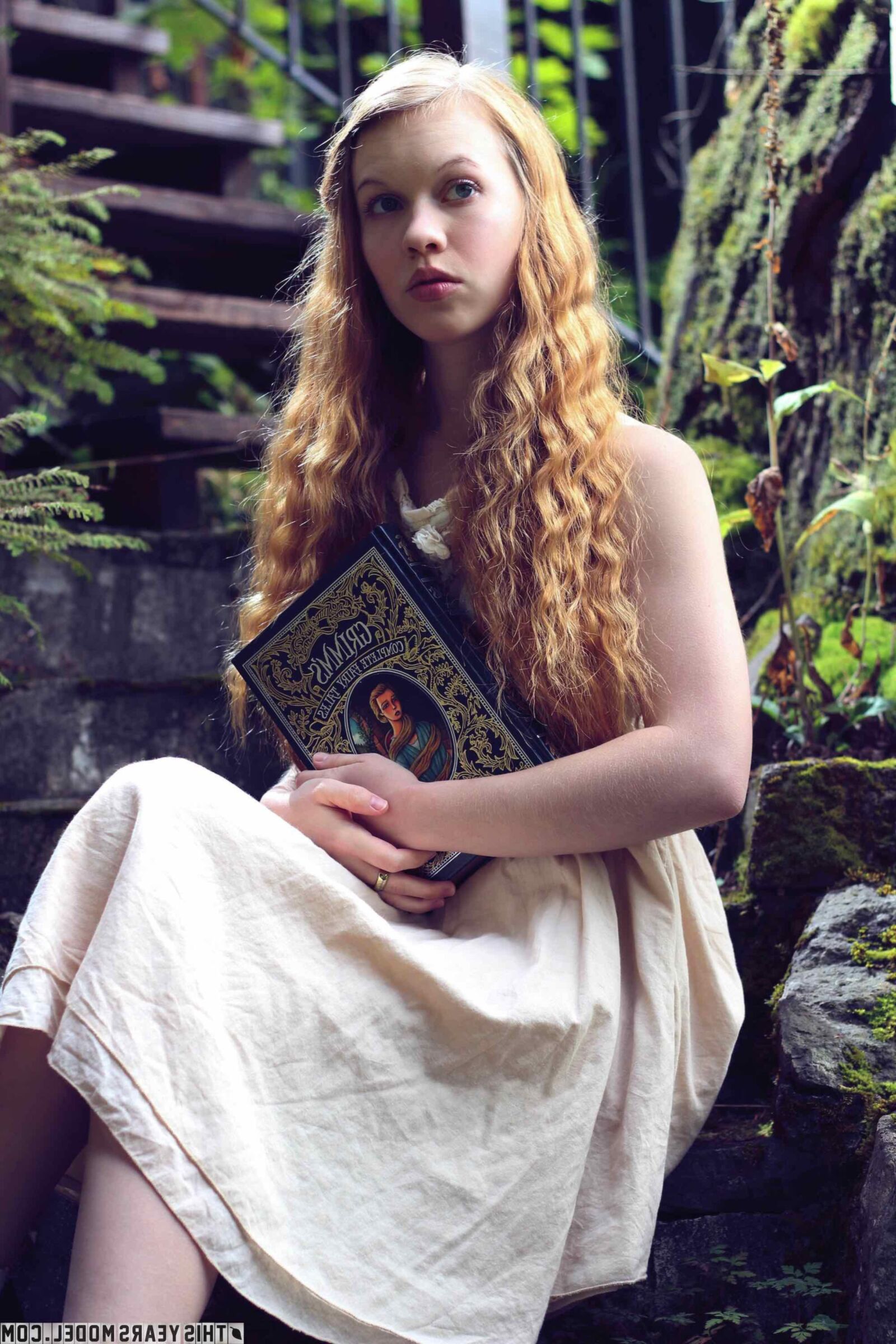 Thisyearsmodel dolly poca lectura su libro