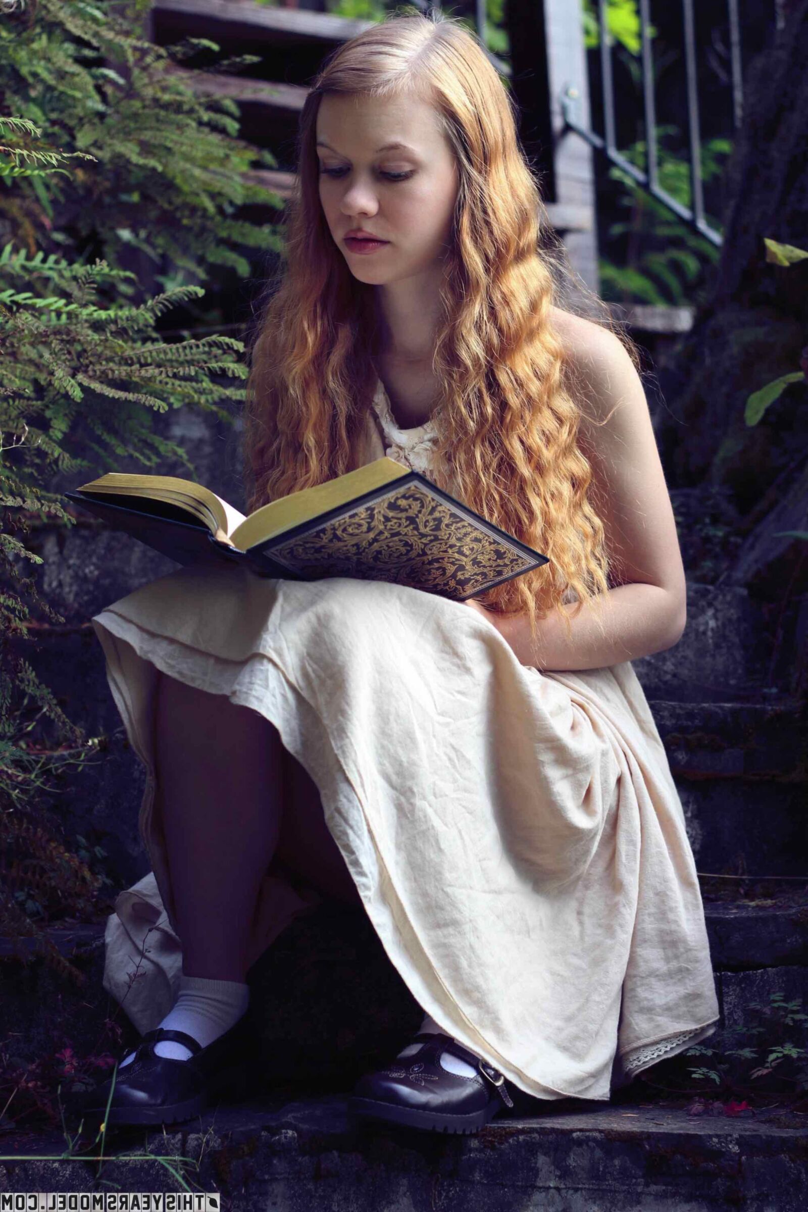 Thisyearsmodel dolly poca lectura su libro