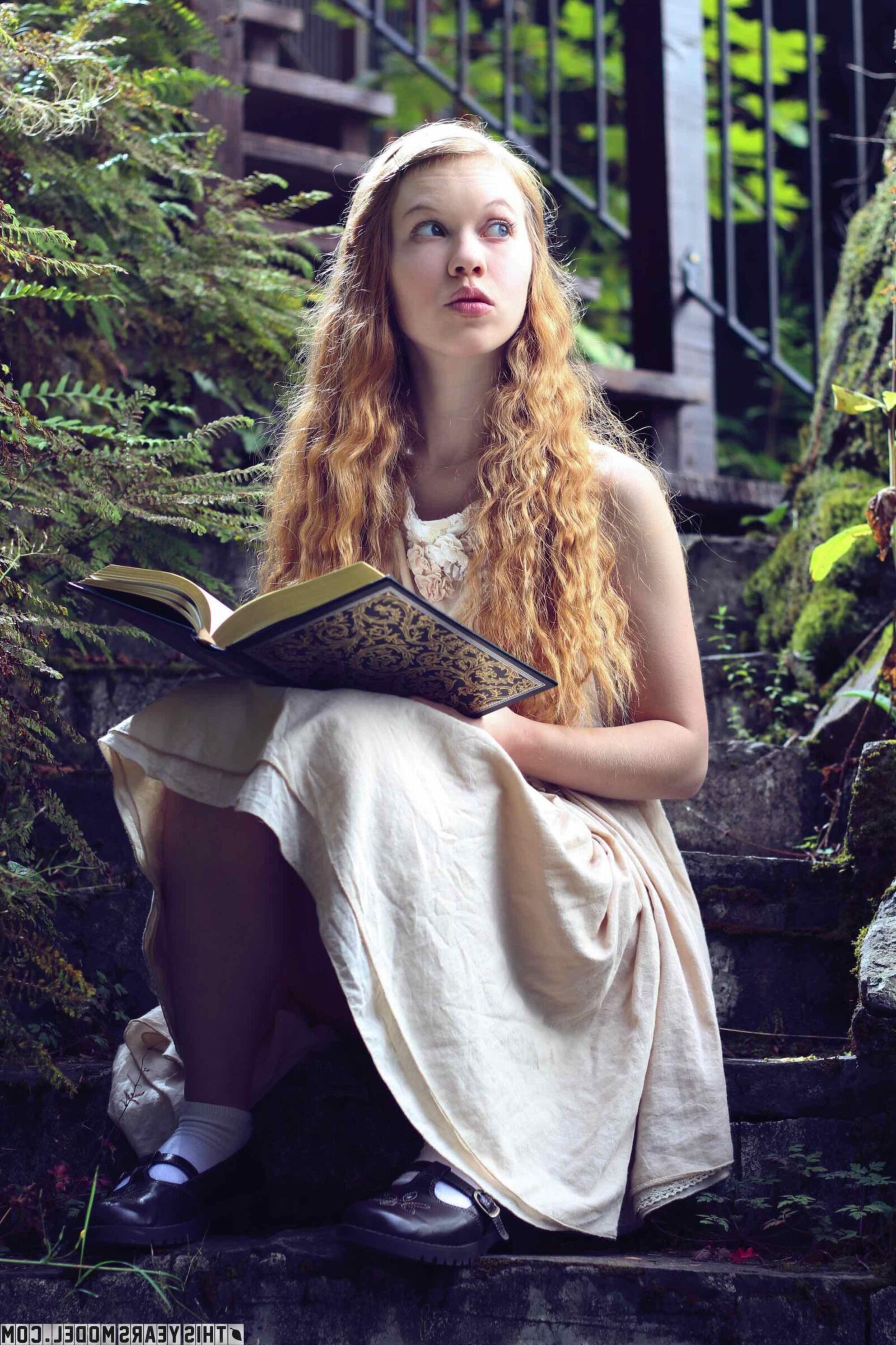 Thisyearsmodel dolly poca lectura su libro