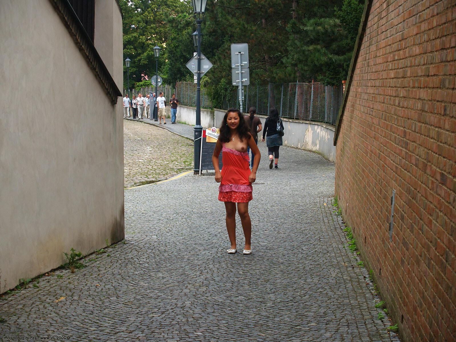 Sofie B sale por las calles después de un poco de lluvia